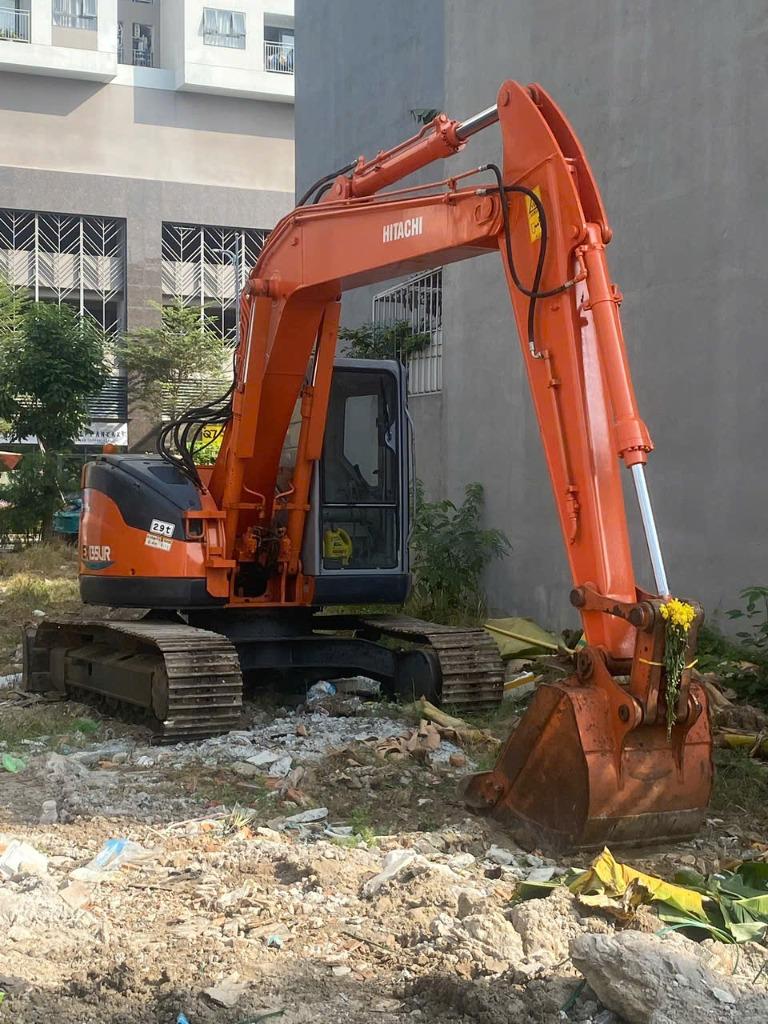 Toàn cảnh máy xúc Hitachi EX135UR tại công trình - Cơ Giới Lực Lâm